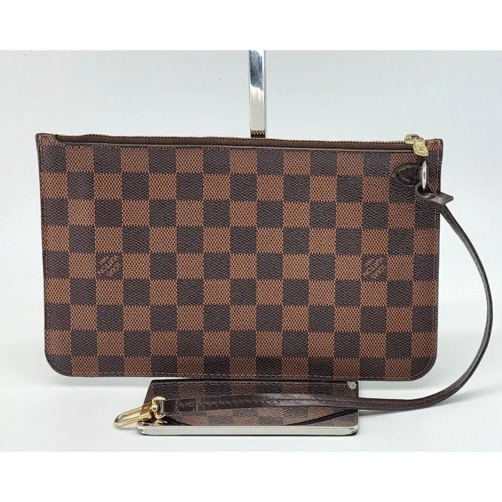 Louis Vuitton Neverfull MM Pochette in Damier Ebene in Excellent Condition